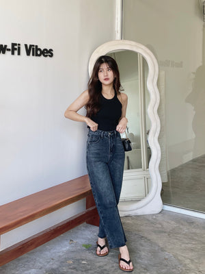 Knit Halterneck Slim Top / 显瘦露锁骨针织上衣