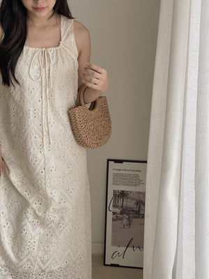 Cream Embroidered Drawstring Dress / 奶油风刺绣连身裙