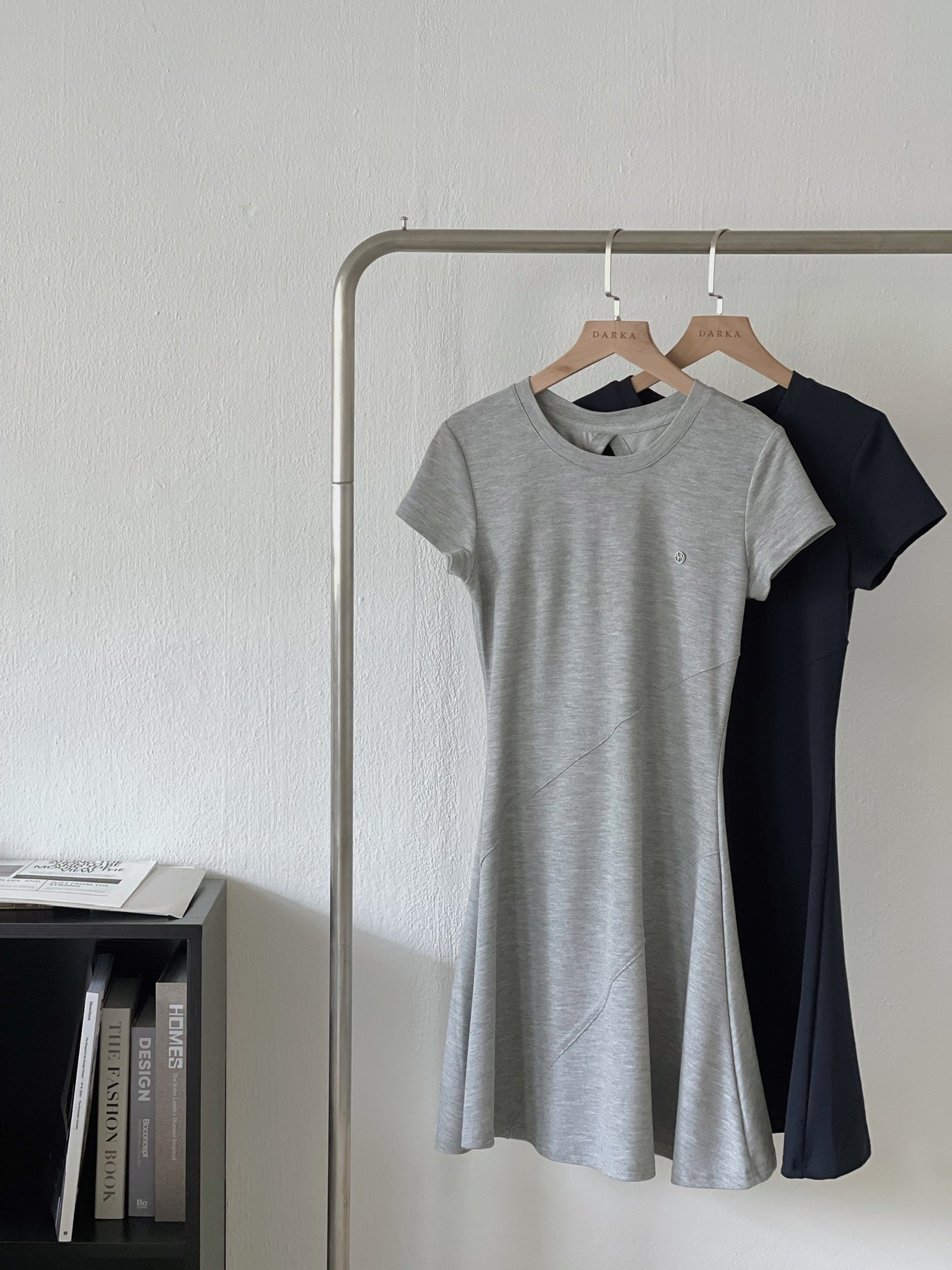 Back Cutout Twist Dress / 后背镂空纽结小裙子
