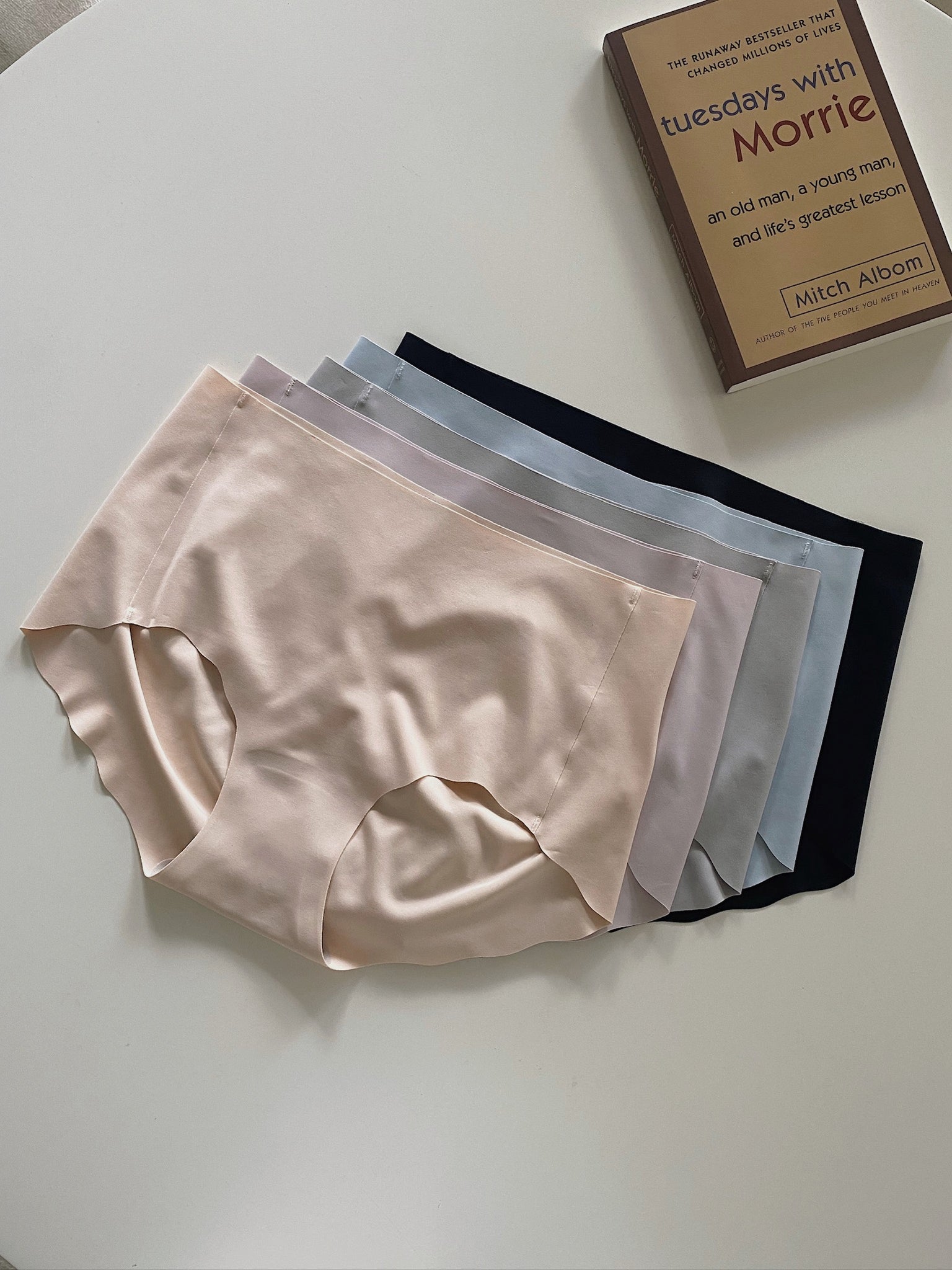 Ultra Seamless Panties 5pcs / 蜜桃爱心臀无痕内裤