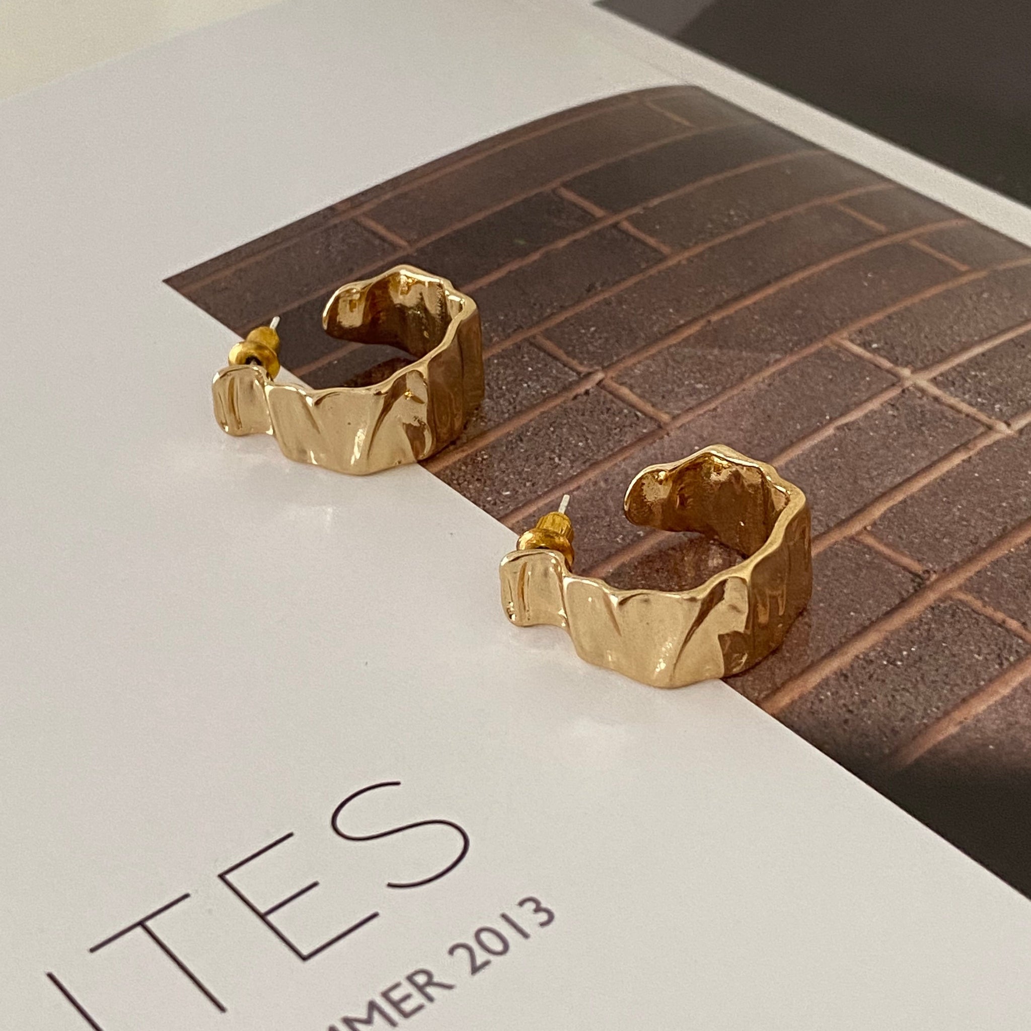 Claire Hoop Earrings / 歐美寬面不規則耳環